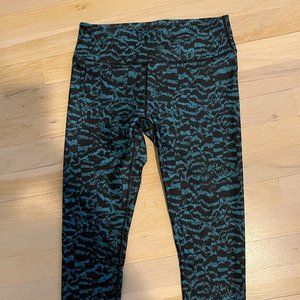 Fabletics Salar Capri Leggings
